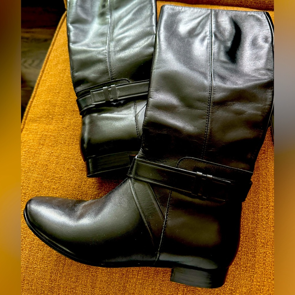 Beautiful barely worn Cole Haan boots